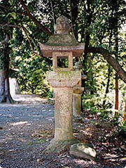 石灯籠（町指定重要文化財）